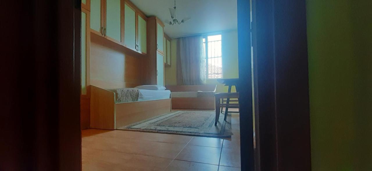 Enki'S Guesthouse Tiran Dış mekan fotoğraf