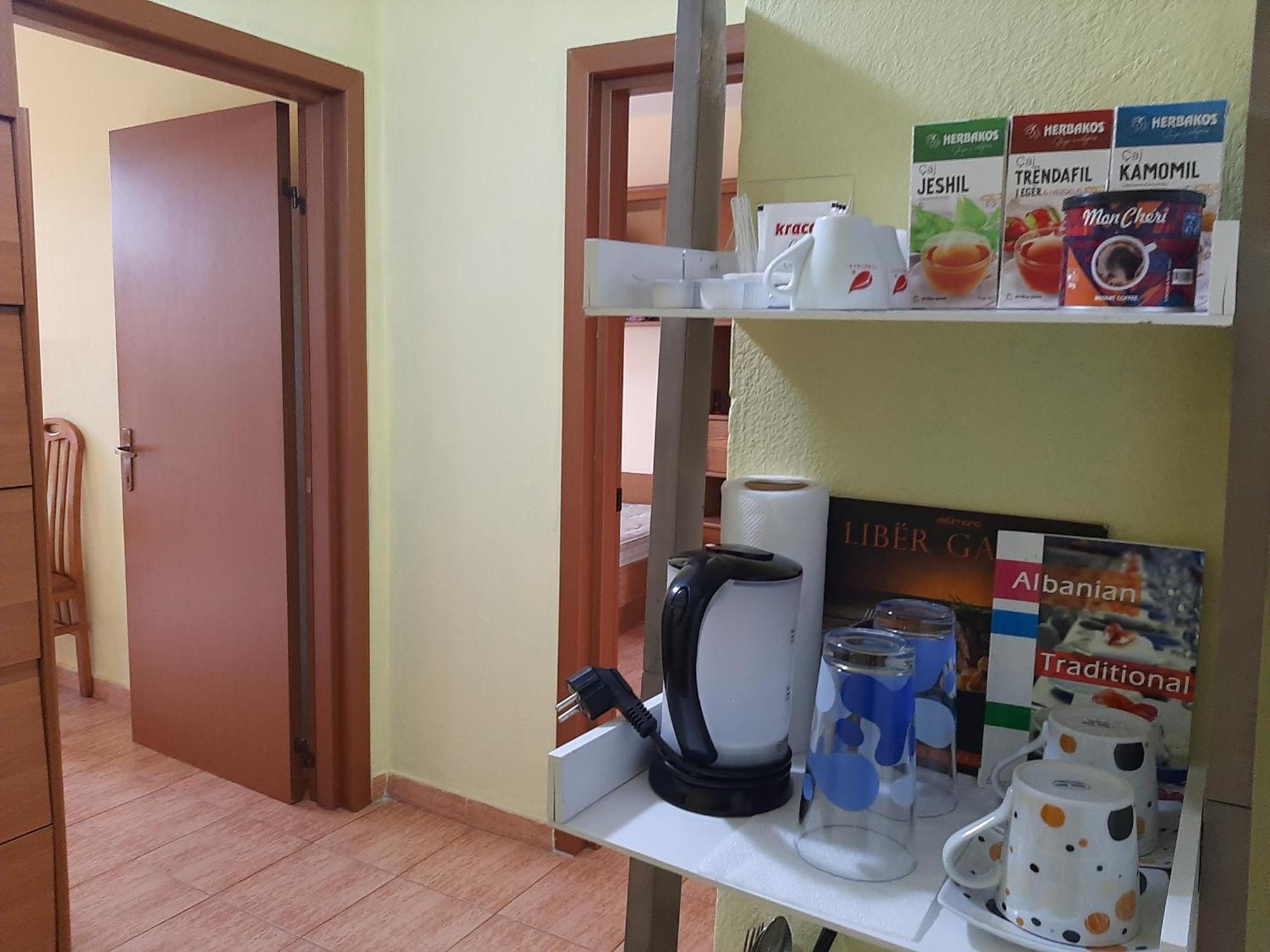 Enki'S Guesthouse Tiran Dış mekan fotoğraf