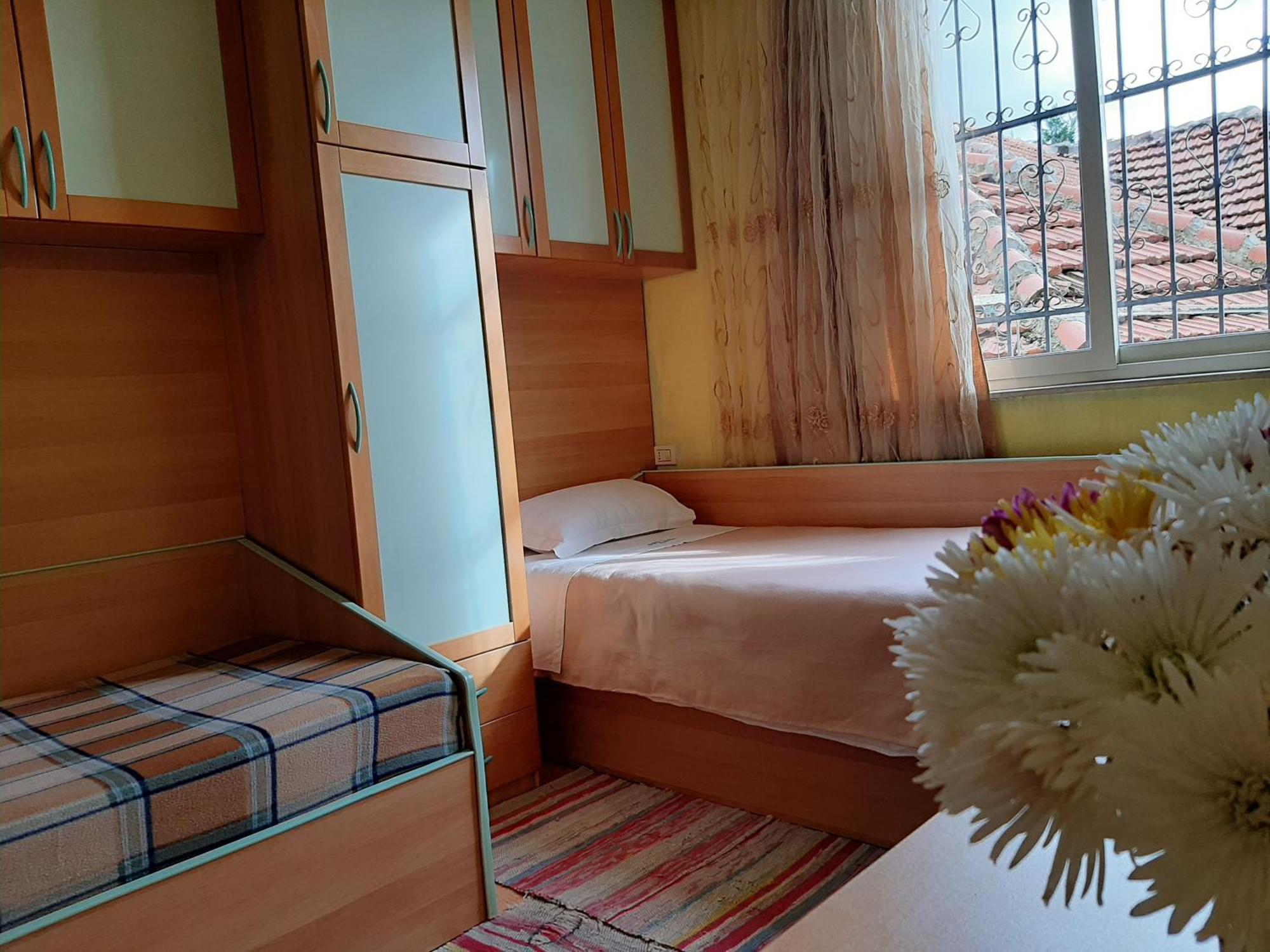Enki'S Guesthouse Tiran Dış mekan fotoğraf